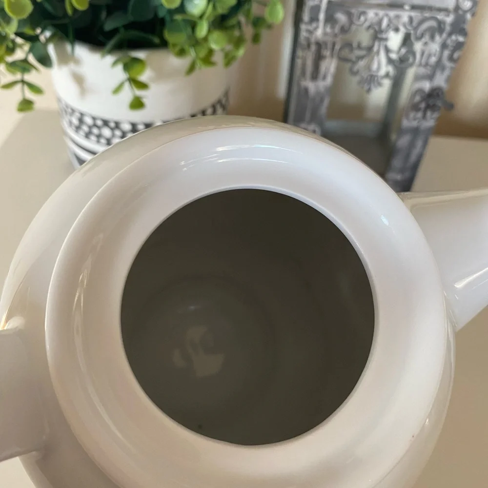 Pier 1 Imports Small One Cup ceramic Teapot with Lid modern White